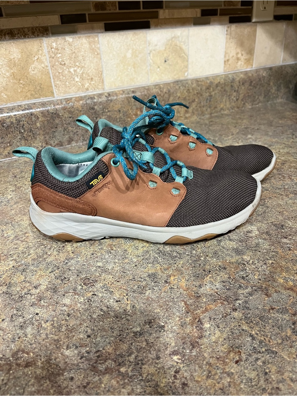 Teva Arrowood Waterproof Hiking Shoes Women’s 7 Brown Teal Leather Trail